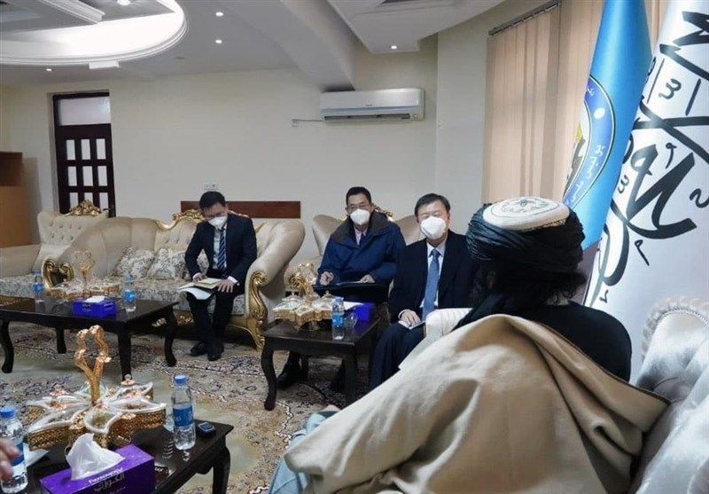 سفیر چین: آمریکا نباید با تحریم از افغان‌ها انتقام‌گیری کند