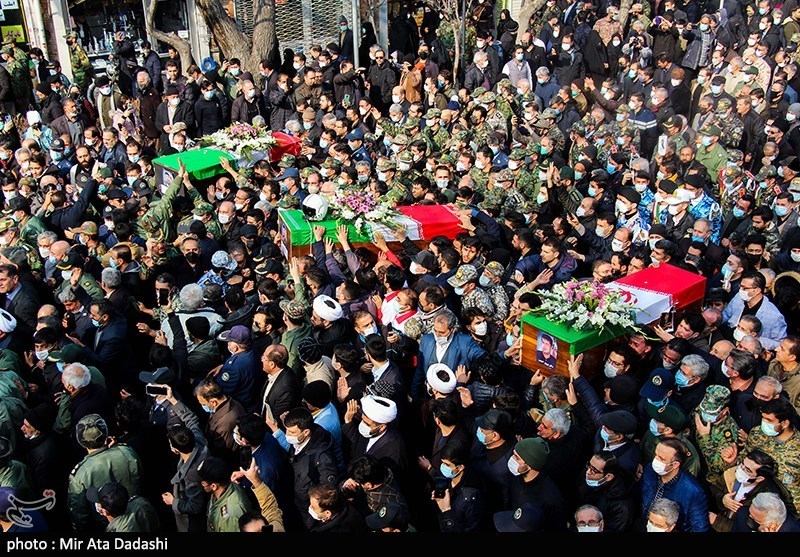 تشییع باشکوه شهدای سانحه سقوط جنگنده در تبریز/ قدردانی آذربایجانی‌ها از رشادت خلبانان ارتش فیلم و تصاویر