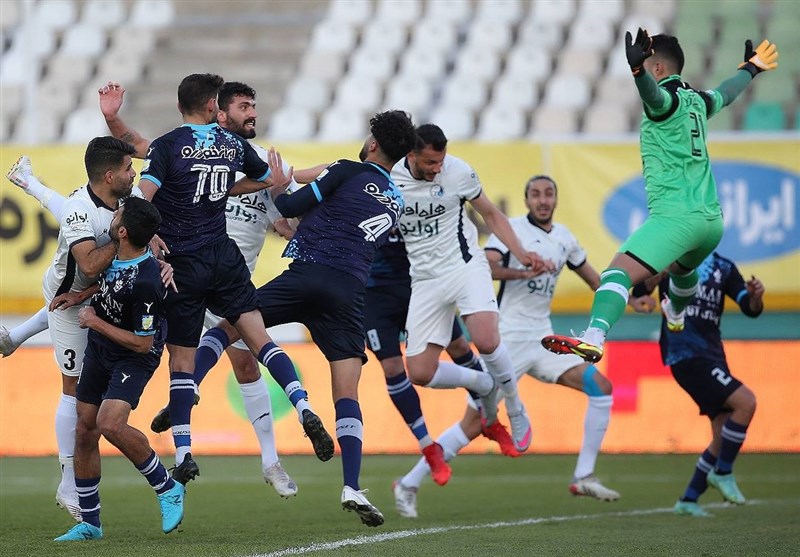 کارشناس داوری: دروازه‌بان استقلال و مدافع پیکان باید اخراج می‌شدند