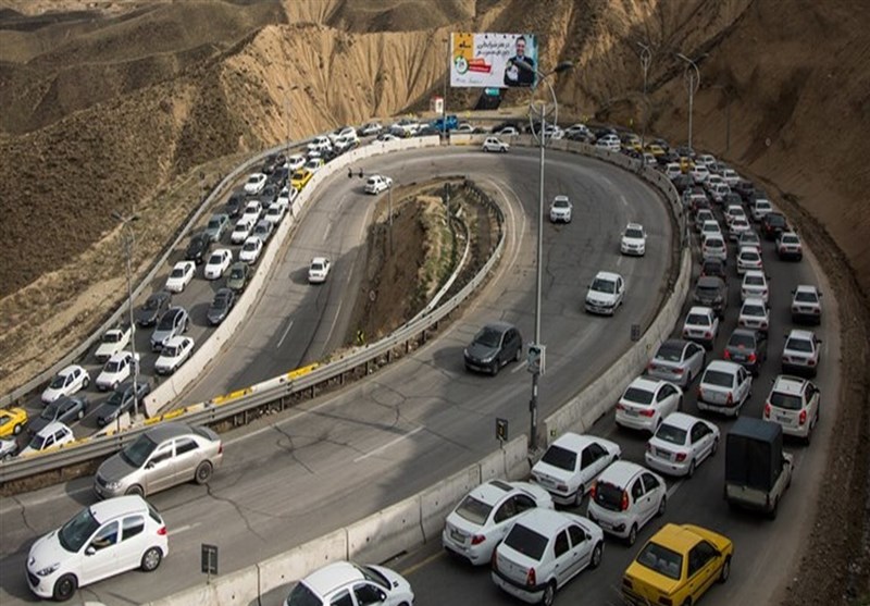 ترافیک پرحجم در محور کرج ـ چالوس و آزادراه تهران ـ کرج/ کرج چالوس یک طرفه می شود