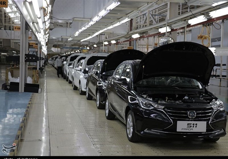 عضو کمیسیون صنایع مجلس: خودروهای ایرانی با ۲ برابر قیمت ‌فروخته می‌شود/ صنعت خودروسازی ‌جولانگاه عده‌ای ‌سودجوست