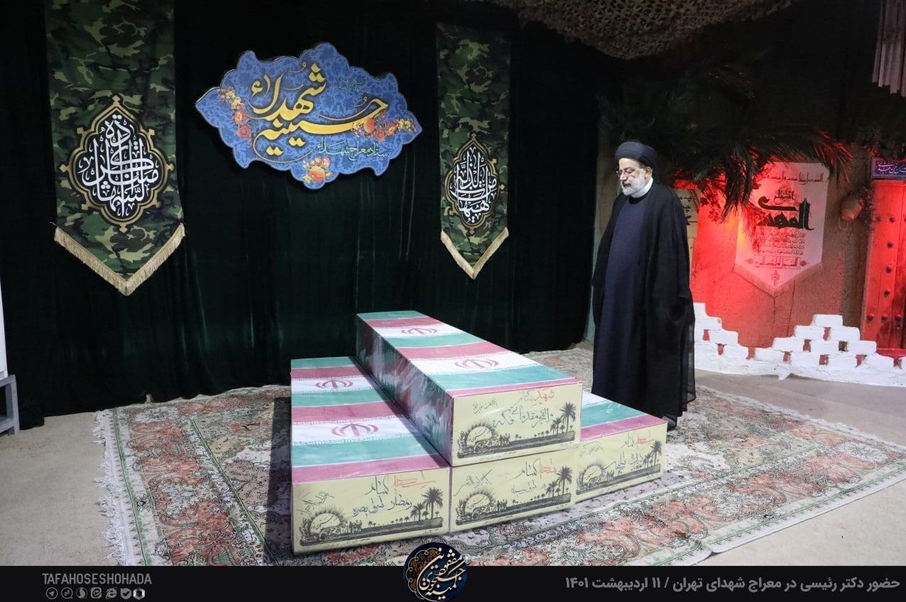 تصاویر حضور رئیس‌جمهور بر پیکر مرحوم نادر طالب‌زاده در معراج‌ شهدا فیلم
