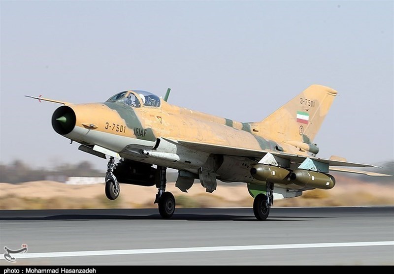 سقوط یک فروند هواپیمای آموزشی F۷ ‌در منطقه انارک اصفهان/ جنگنده دچار ‌نقص فنی شده بود/ شهادت ۲ خلبان ‌جنگنده‌
