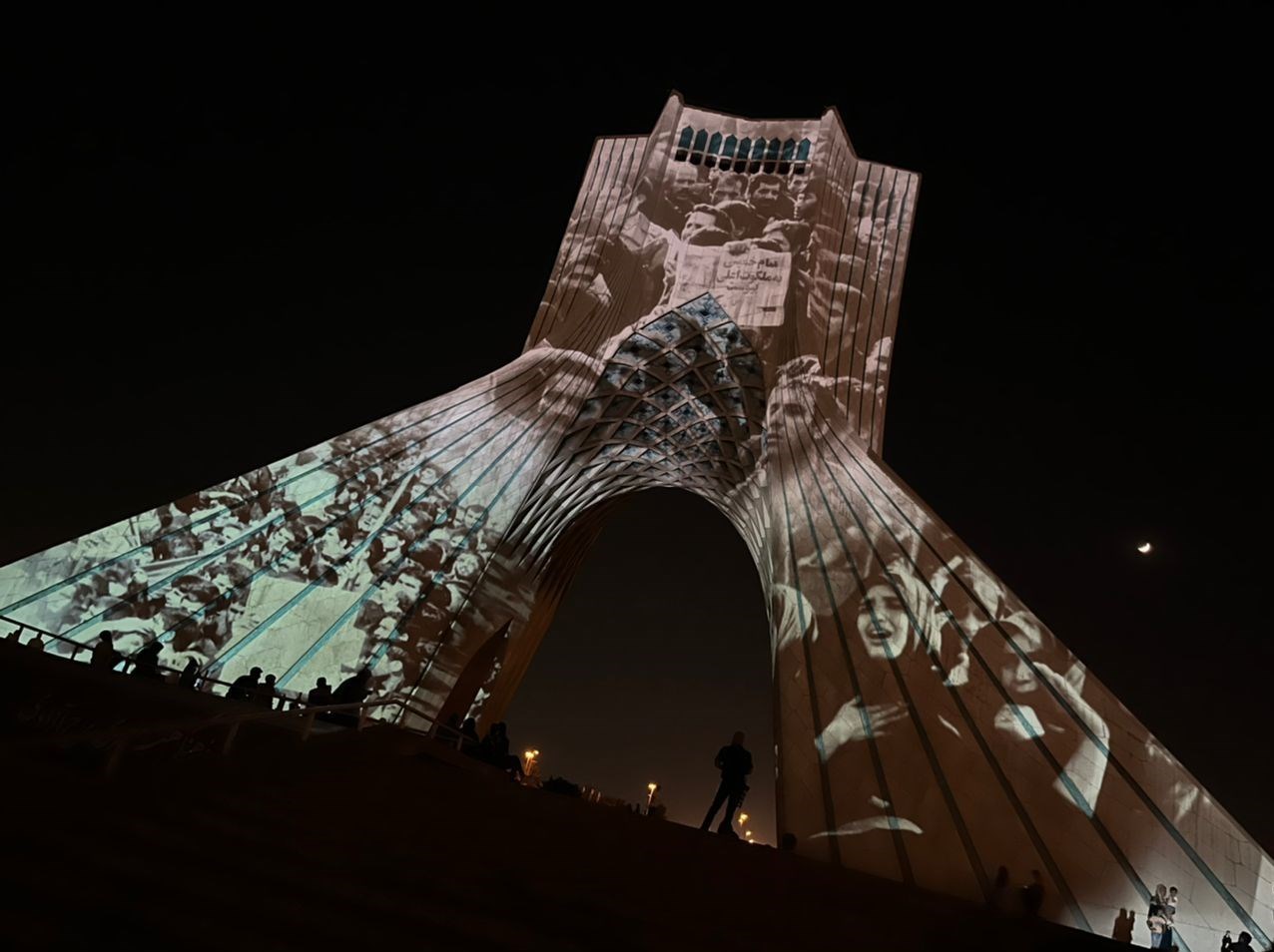 برج آزادی به رنگ انقلاب درآمد عکس و فیلم