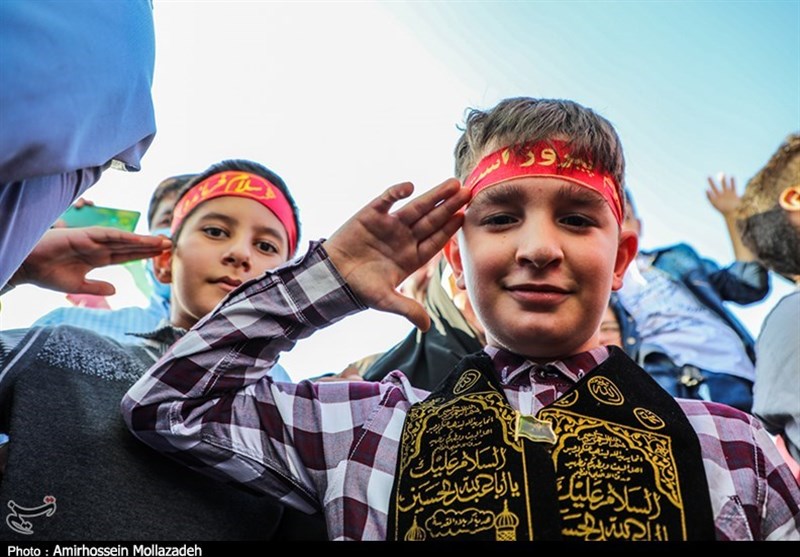 تجمع مردمی برای هم‌خوانی سرود «سلام فرمانده» در ارومیه فیلم