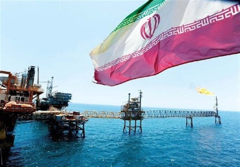 بلومبرگ: ۹۳میلیون بشکه نفت ایران آماده ورود به بازار در صورت احیای برجام است