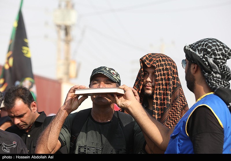 گزارش خبرنگار تسنیم‌ | استقبال بی‌نظیر عراقی‌ها از حضور گسترده راهپیمایان در نجف