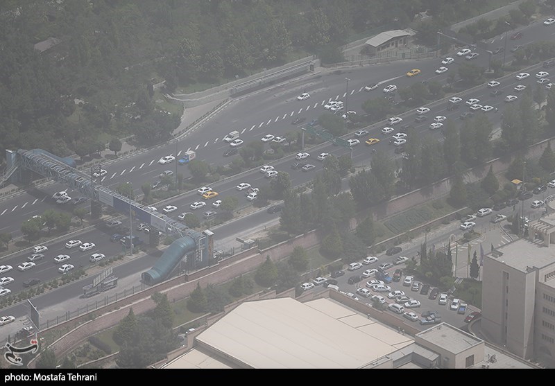 وضعیت هوای تهران ۱۴۰۱/۱۰/۱۷؛ تداوم تنفس هوای آلوده در تهران