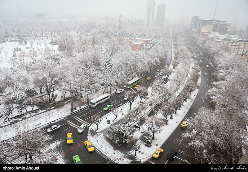 وضعیت هوای تهران ۱۴۰۱/۱۰/۲۷؛ وضعیت قرمز و بنفش ایستگاه‌های هوای تهران!