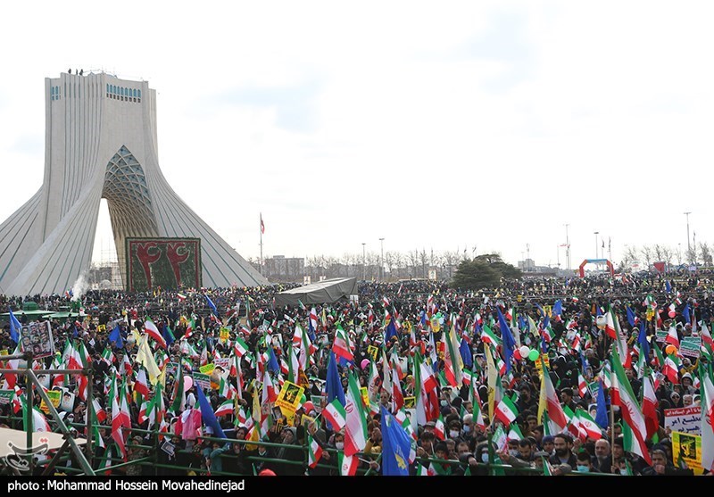 شکوه انقلاب در جشن ۴۴ سالگی/خیابان های سراسر کشور در ۲۲ بهمن مملو از جمعیت شد