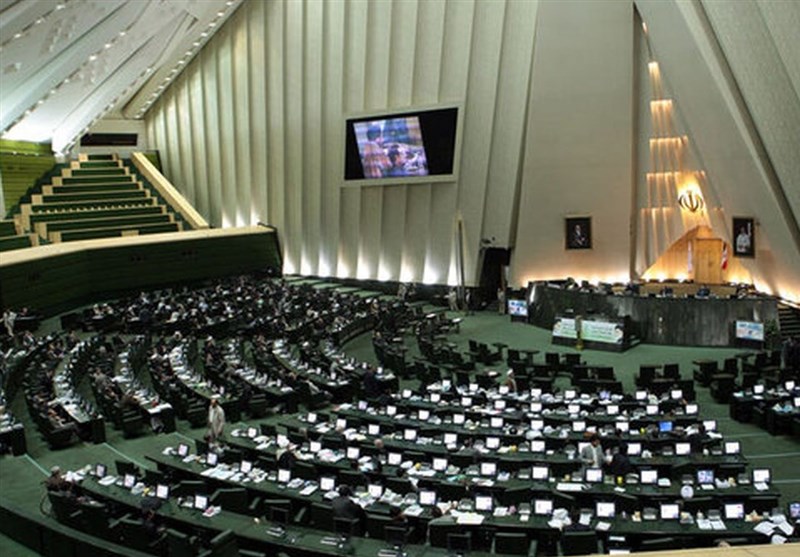 مجلس کاهش ساعت کاری کارکنان دولت را تصویب کرد