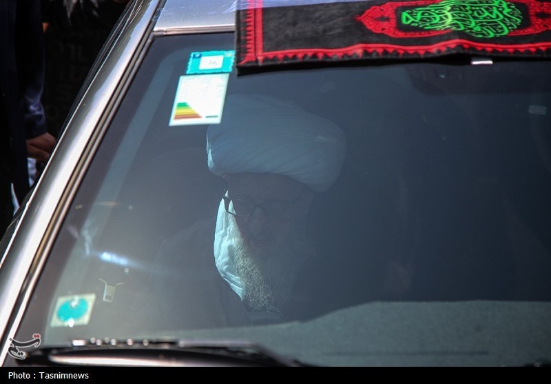 حضور آیت‌الله وحیدخراسانی در دسته عزاداری ‌ شهادت امام ‌عسکری‌ تصویر