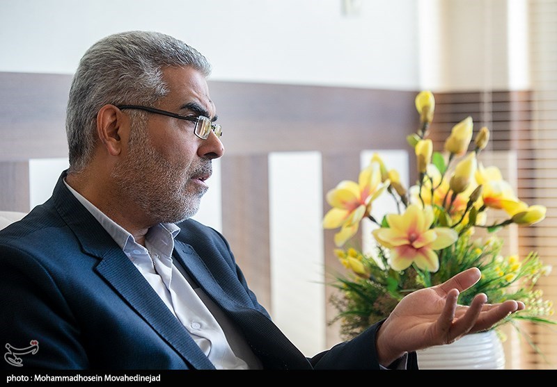 دلاری‌سازی، اقتصاد ایران را زمین‌گیر کرد/ لزوم جداکردن هزینه ها از دلار برای مهار تورم